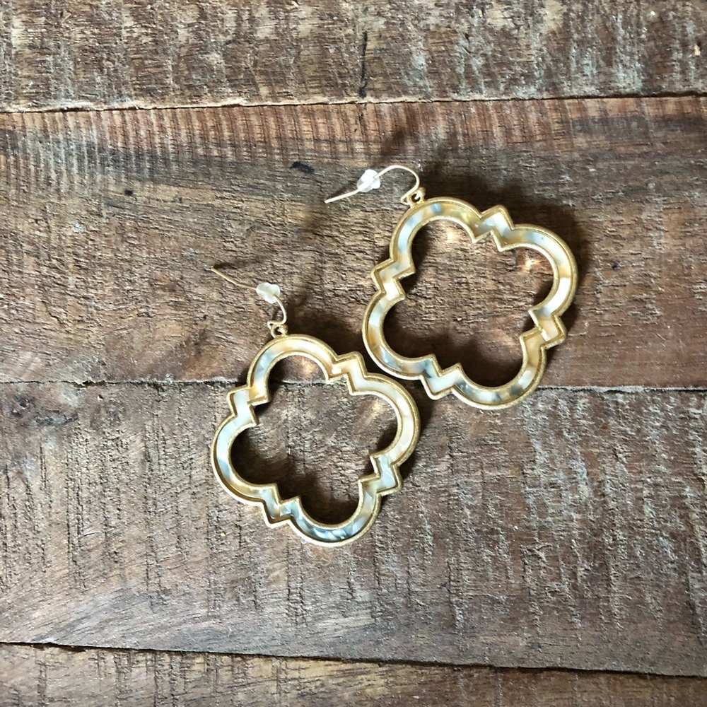 FINAL PRICE Gray Quartrefoil Drop Earrings - Picture 2 of 3